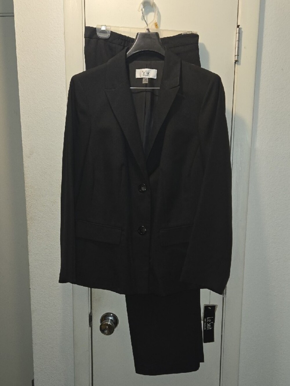 Le Suit Women's Black Two-Piece Pantsuit